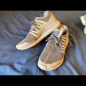 Adidas woman’s size 7 shoes